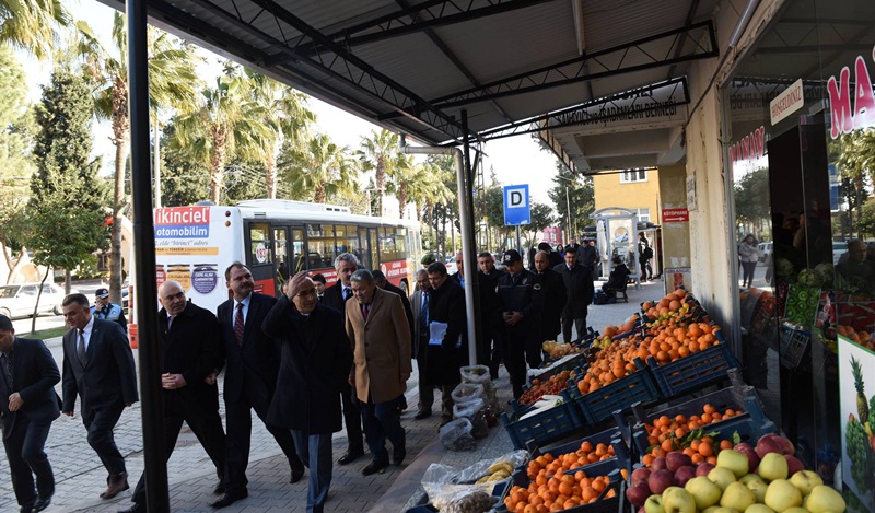 Vali Demirtaş, Karaisalı Esnafı Ve Vatandaşlarla Bir Araya Geldi