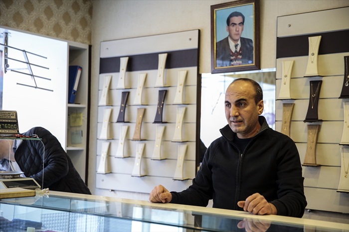 Kuyumcu, hırsızlık zanlısını tabancayla kovaladı