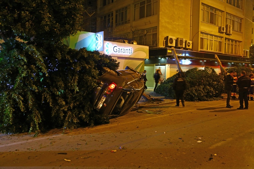 Osmaniye'de otomobil şarampole devrildi: 5 yaralı