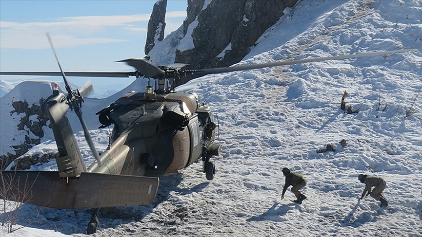 Tunceli'de düşen polis helikopterinde 12 kişi şehit oldu..