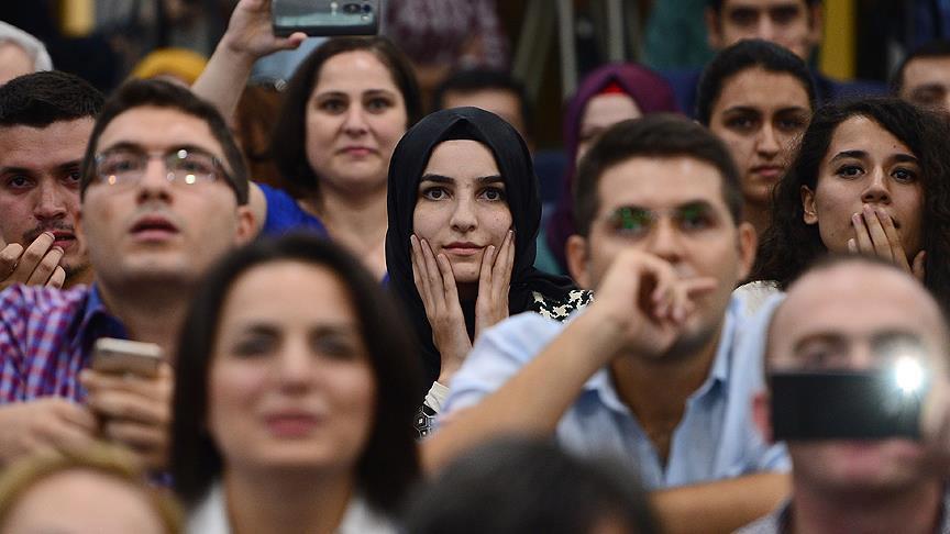 İlahiyatçının önünü kesmeyin!