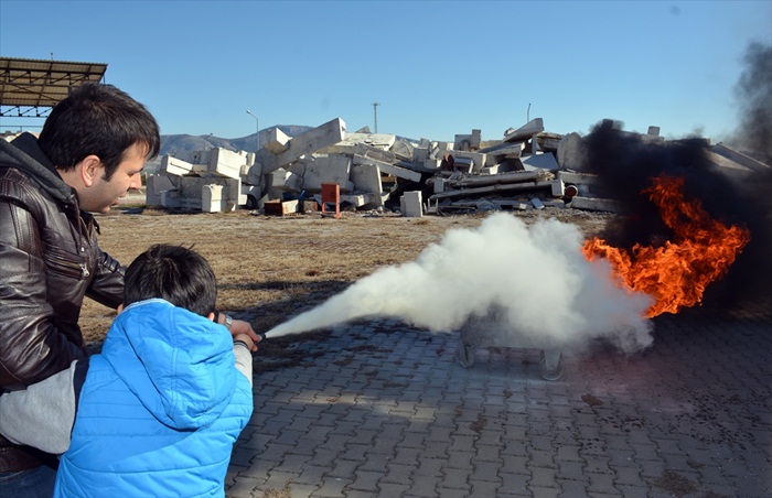 AOSB ilkokul öğrencilerini konuk etti