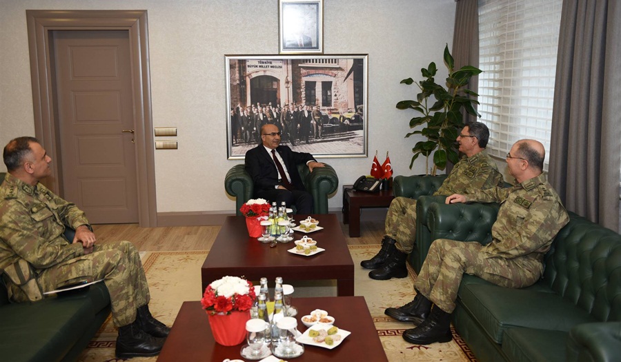 Korgeneral Yaşar’dan Vali Demirtaş’a Ziyaret..
