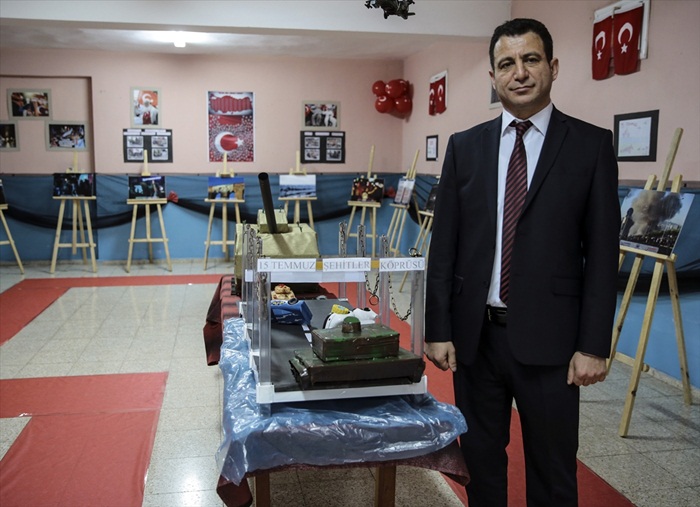 Adana'da öğrenciler 15 Temmuz'u maketle anlattı