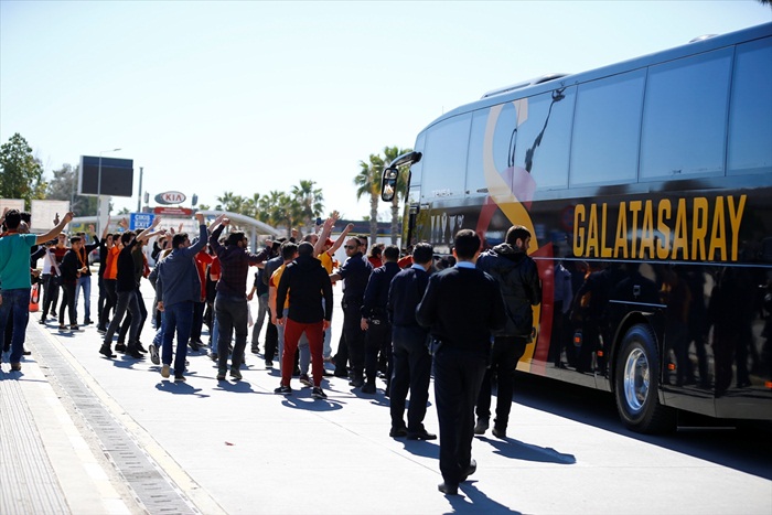 Galatasaray Antalya'ya olaylı geldi