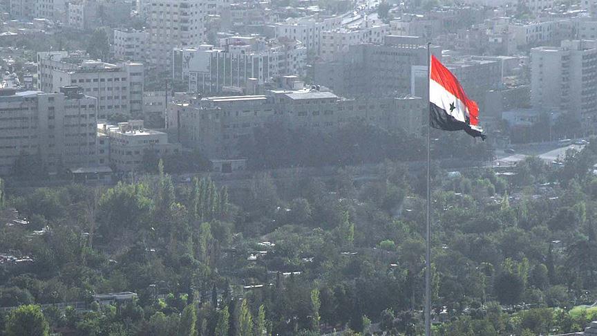 PYD/PKK'dan Münbiç'te 'bayrak oyunu'