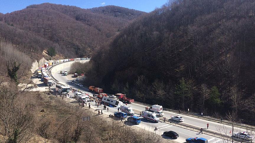 Bursa-Ankara karayolunda yolcu otobüsü devrildi: 7 ölü, 33 yaralı