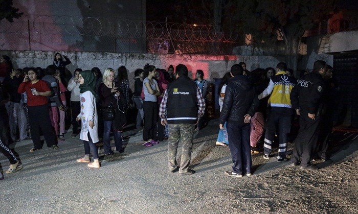 Öğrenci yurdunun bacasından çıkan duman paniğe neden oldu