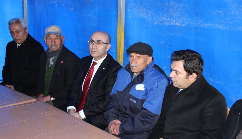 Vali Demirtaş, kazada hayatını kaybeden işçilerden 2'sinin ailesini ziyaret etti