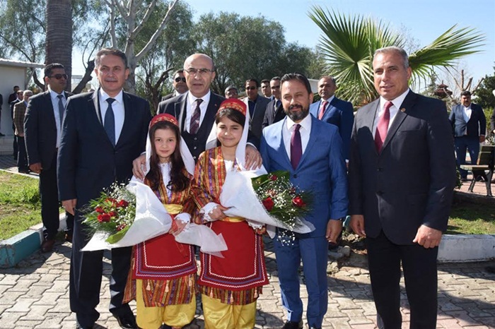 Vali Demirtaş, Sarıçam Yıldırım Beyazıt Mahallesi’nde Vatandaşlarla Buluştu
