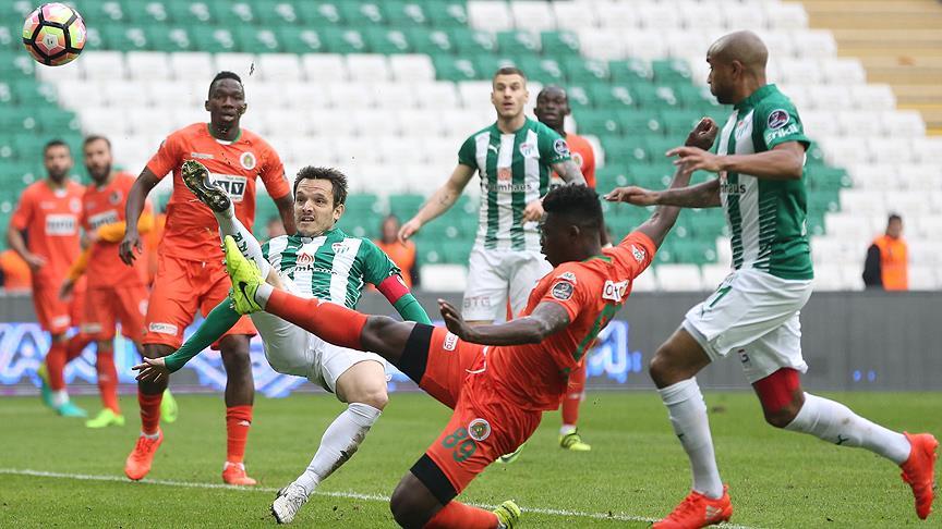 Aytemiz Alanyaspor, Teleset Mobilya Akhisarspor'u 3-1 yendi