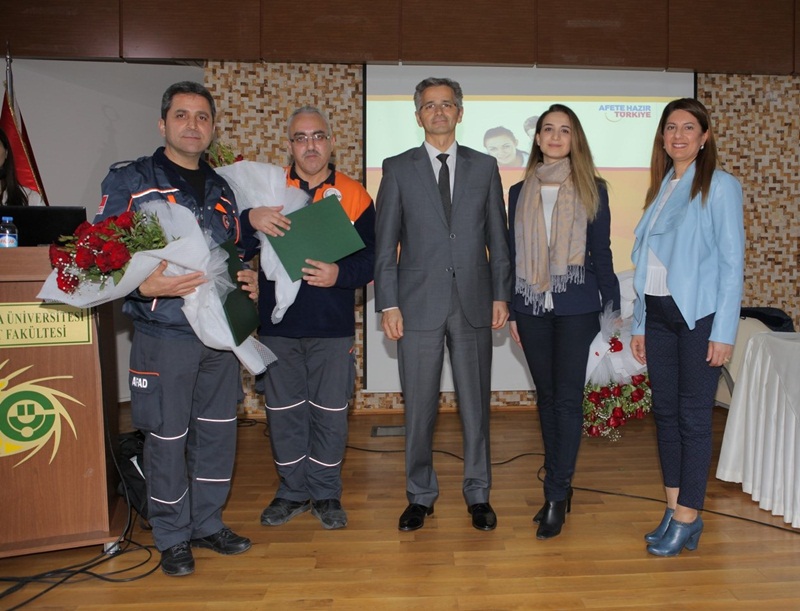 ÇÜ Sağlık Hizmetleri Meslek Yüksekokulu Öğrencileri “Afete Hazır Aile” Eğitimi Aldı.
