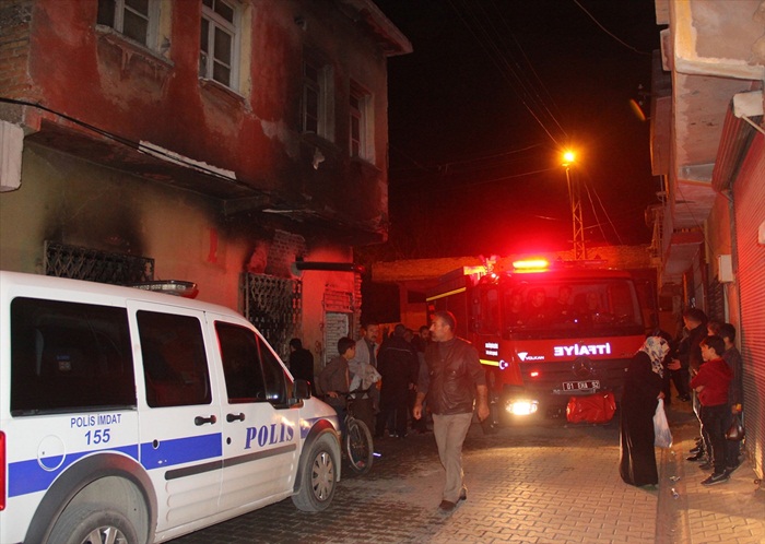 Adana'da ev yangını