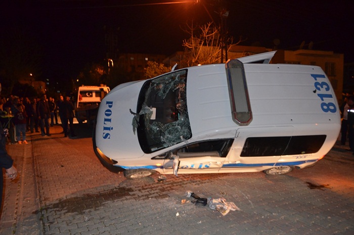 Adana'da polis aracıyla kamyonet çarpıştı: 3 yaralı