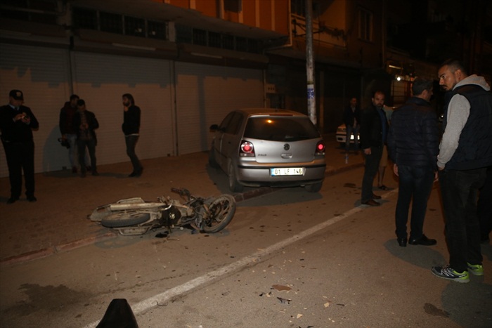 Polis aracıyla motosiklet çarpıştı: 2 yaralı