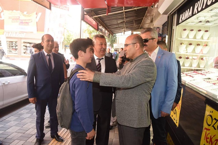 Vali Demirtaş, Ceyhanlı Esnafları Ziyaret Etti