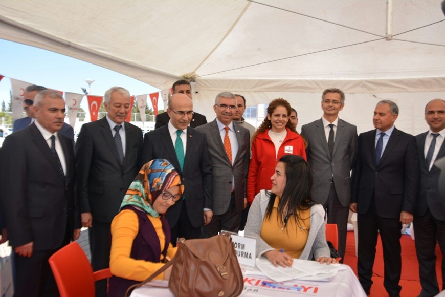 Adana 6. İstihdam Fuarı’nda kan bağışına yoğun ilgi