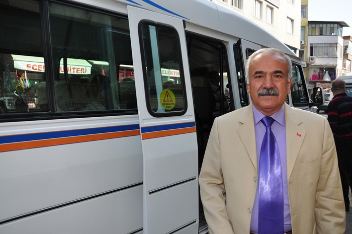 Dolmuş şoförü aracında bulunan cüzdanı sahibine teslim etti