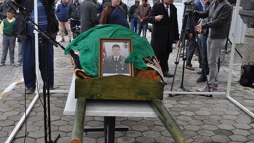 Şehit Ömer Halisdemir'in annesi Fadimana toprağa verildi