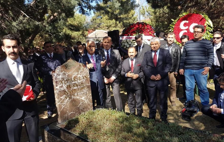 Dualar Türkeş için!