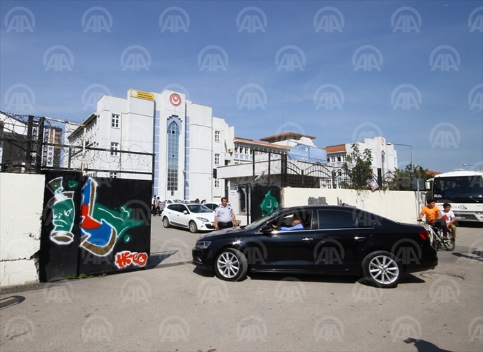 Okulun ikinci katından atlayan öğrenci yaralandı