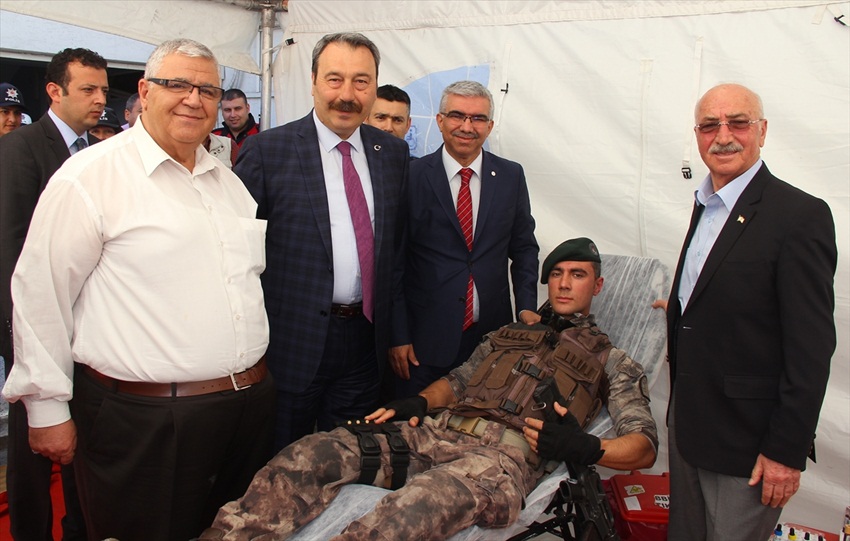 Kan verirken de silahını bırakmadı