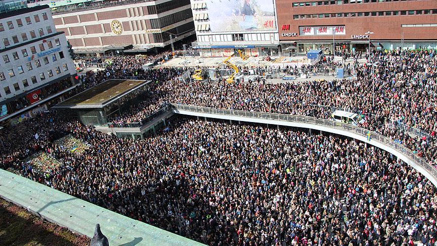 İsveç'teki kamyonlu terör saldırısı protesto edildi