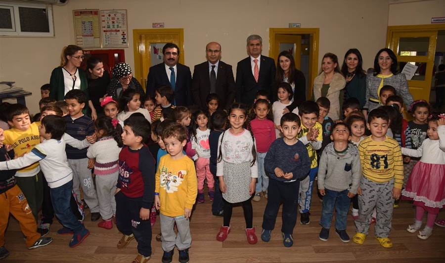 Vali Demirtaş Minik Öğrencilerin Coşkusunu Paylaştı