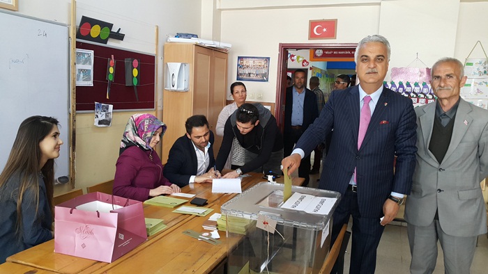 ‘Gençler kendi geleceklerini tayin edecekler..