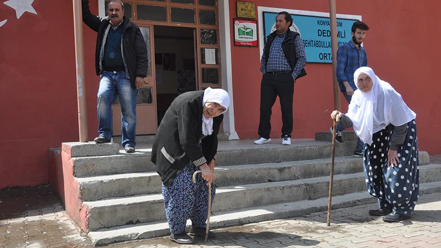 Asırlık çınarlardan demokrasi dersi