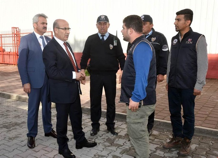 Vali Demirtaş’tan Okul Civarındaki Polislere Denetim