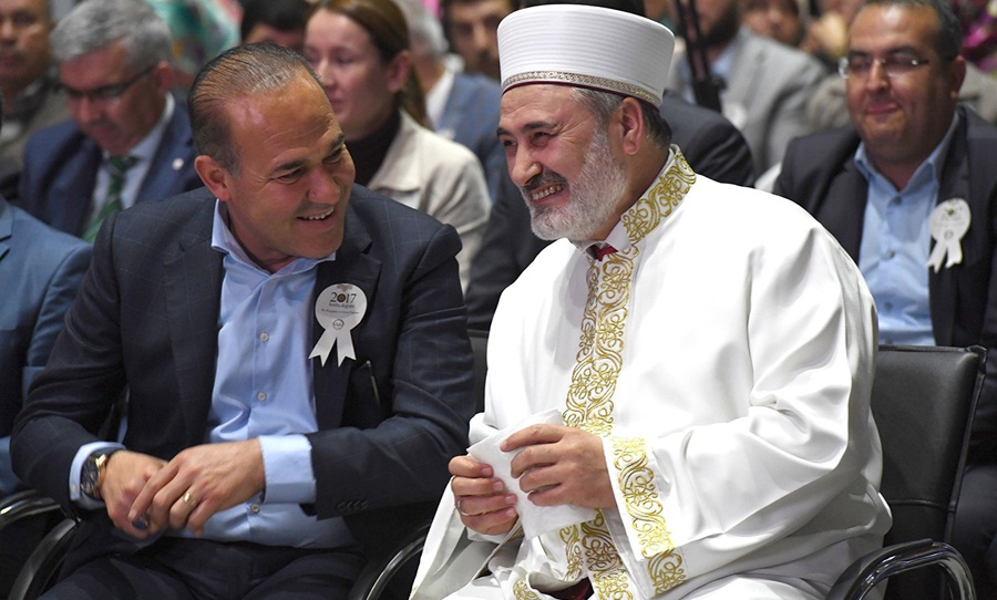 “Peygamberimizin sevgi ve hoşgörüsüne ihtiyacımız var”