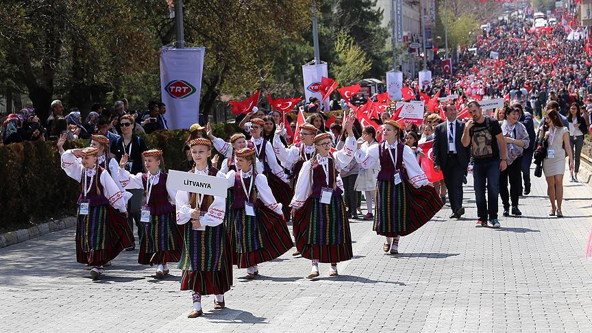 39. TRT Uluslararası 23 Nisan Çocuk Şenliği korteji düzenlendi