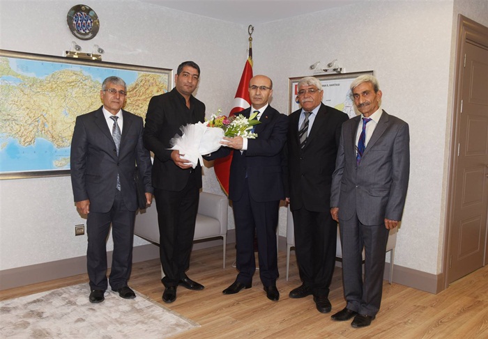 Şanlıurfa Karakeçililer Dernek Başkanı ve Üyeleri Vali Demirtaş’ı Ziyaret Etti