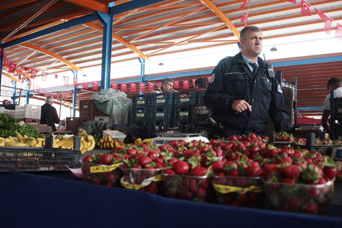 Adana’da pazarcıların mal çalma kavgası: 1’i ağır 5 yaralı
