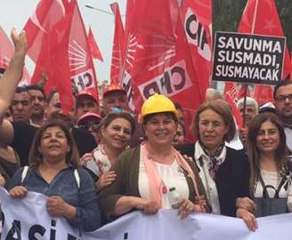 Baskıların Gölgesinde Kutlama