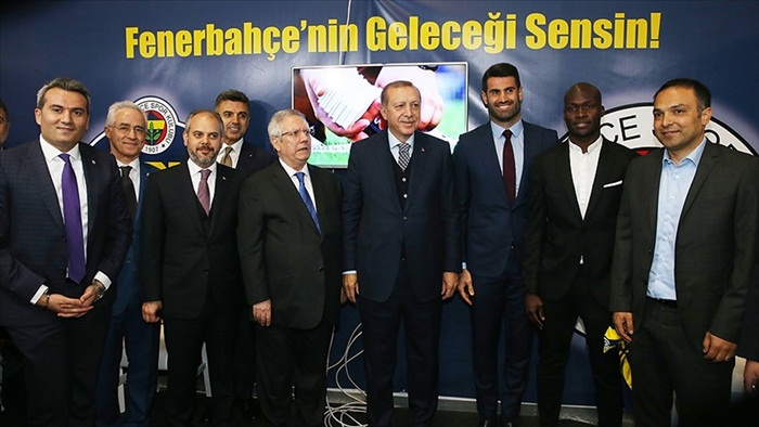 Cumhurbaşkanı Erdoğan Fenerbahçe standını ziyaret etti