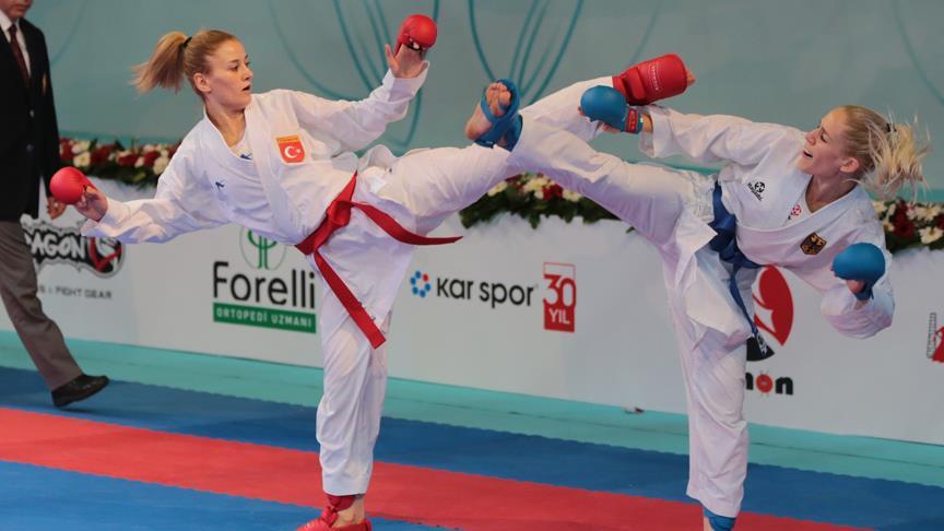 Dünya Karate Şampiyonası'nın ilk gününde biri altın üç madalya