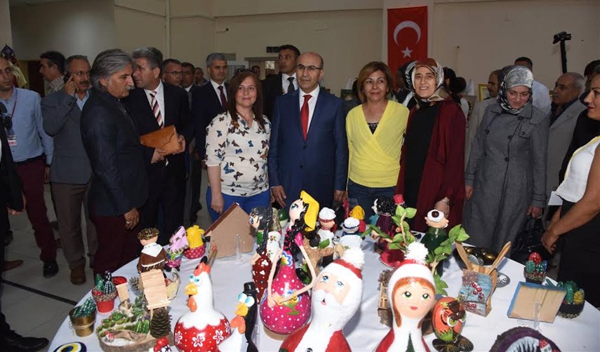 “Üç Hem Tek Yürek” Yılsonu Sergisi Vali Demirtaş’ın Katılımıyla Açıldı