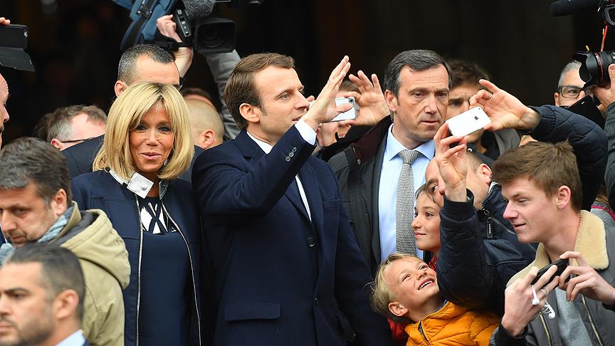 Macron'dan fotomuhabiri hakkındaki şikayetini geri çekmesi istendi