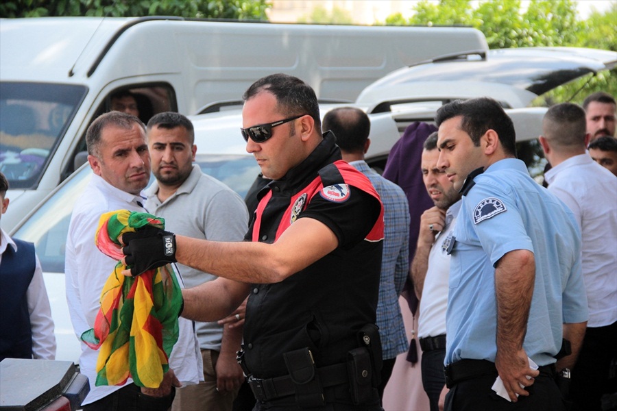 Düğün konvoyunda PKK propagandasına gözaltı