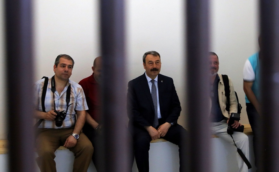 Adana Emniyet Müdürü nezarethaneye girdi