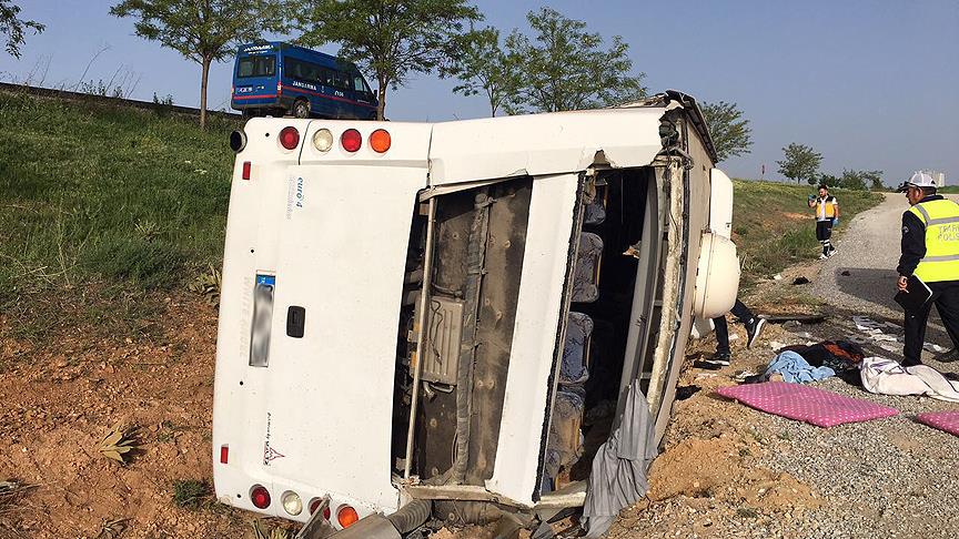 Konya'da otobüs devrildi: 20 yaralı