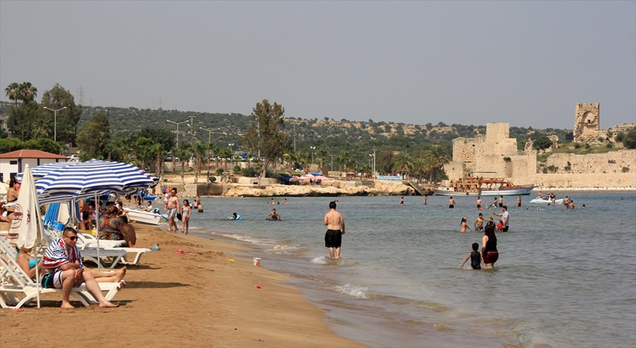 Kızkalesi'nde turizmcilerin yüzü güldü