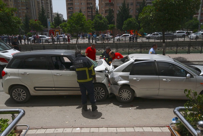 Adana'da zincirleme trafik kazası