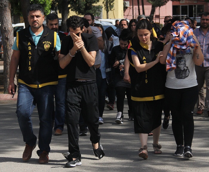 "Eskort" çetesi fertleri birbirini dolandırmış