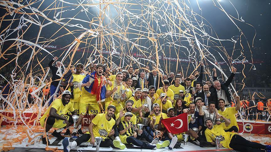 Fenerbahçe'de yeni sezon formaları bugün tanıtılacak..