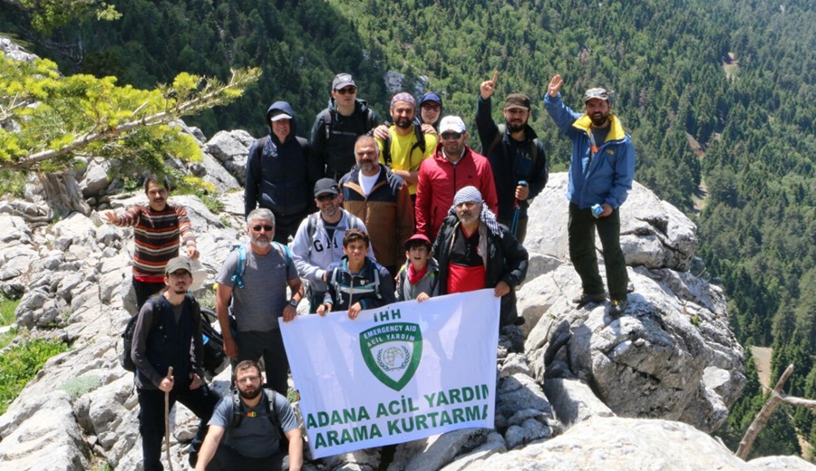 Adana İHH Acil yardım arama kurtarma ekibi doğa yürüyüşü