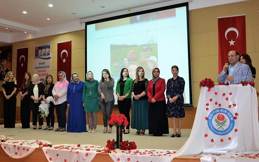 EĞİTİM-BİR-SEN'li Kadınlardan Muhteşem Şiir Dinletisi