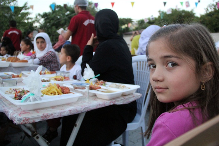 Hatay'da Türkmen yetimler için iftar programı 